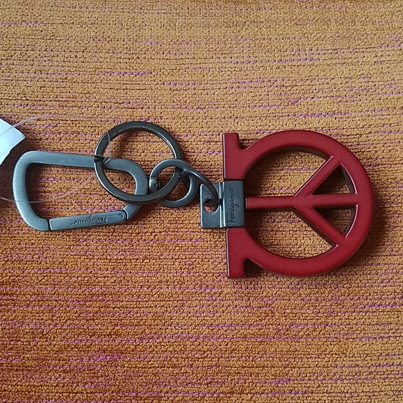SALVATORE FERRAGAMO Peace Keychain - Picture 4 of 7